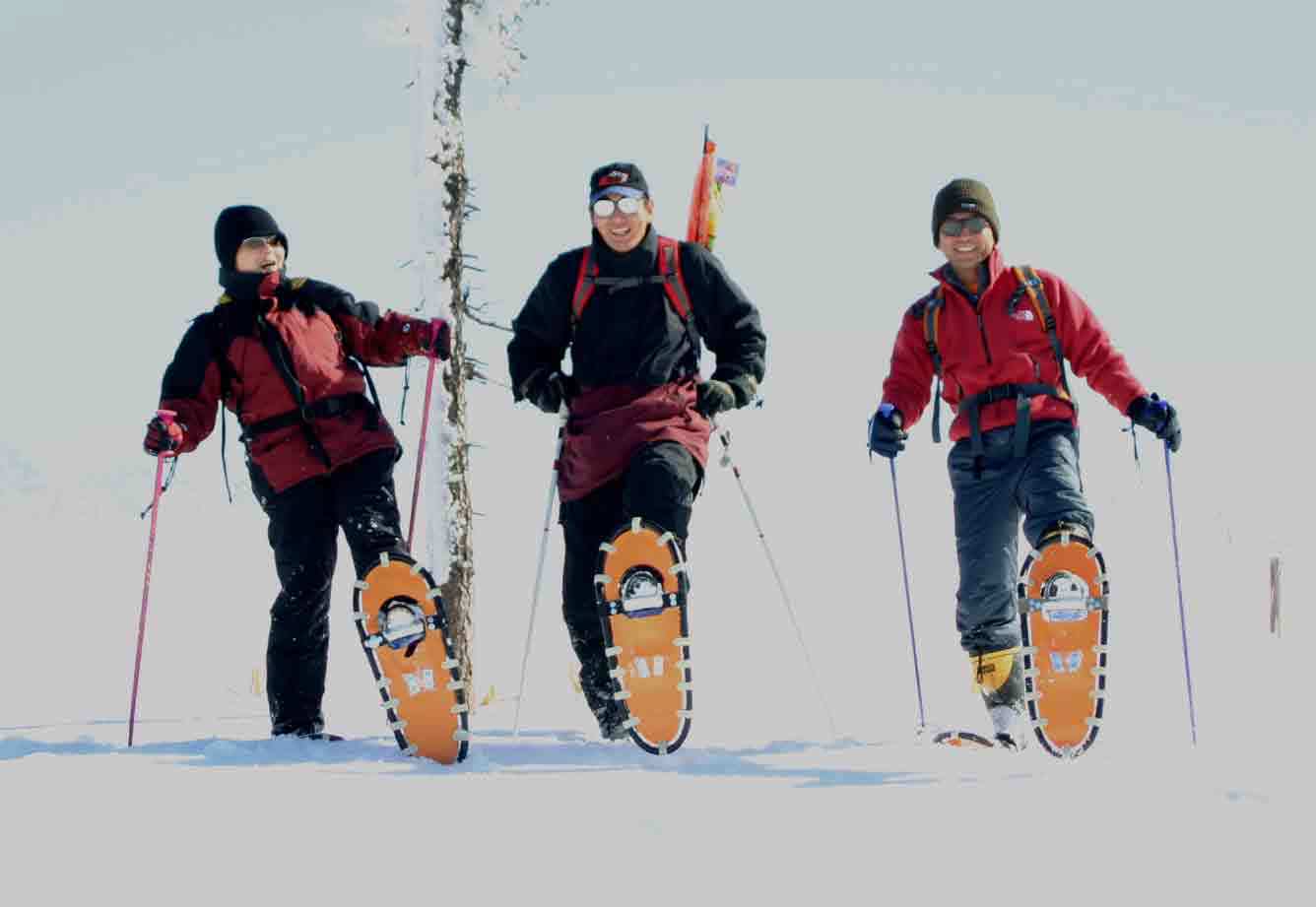 ウインターアクティビティー 美幌峠オリジナルスノーシューツアー 地遊人オリジナルのスノーシューを履いて美幌峠周辺のハイキングです 天気が良ければ自然遺産になった知床連山を身近に見る事が出来ます 冬でなければ見ることの出来ない景色を見